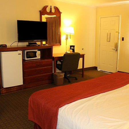 Lake View Inn & Suites Killen Bagian luar foto