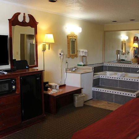 Lake View Inn & Suites Killen Bagian luar foto
