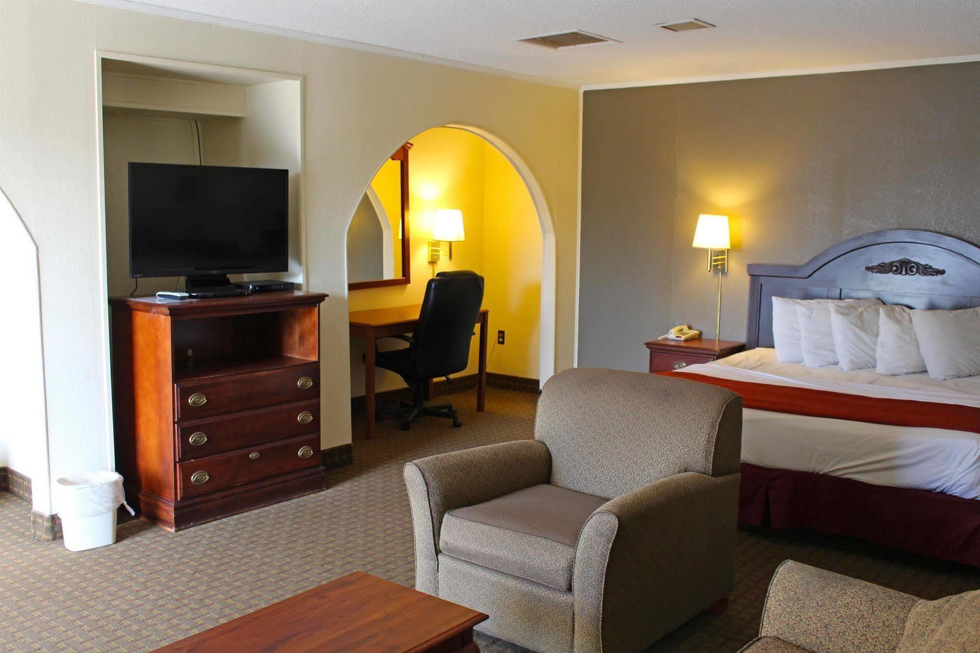 Lake View Inn & Suites Killen Bagian luar foto