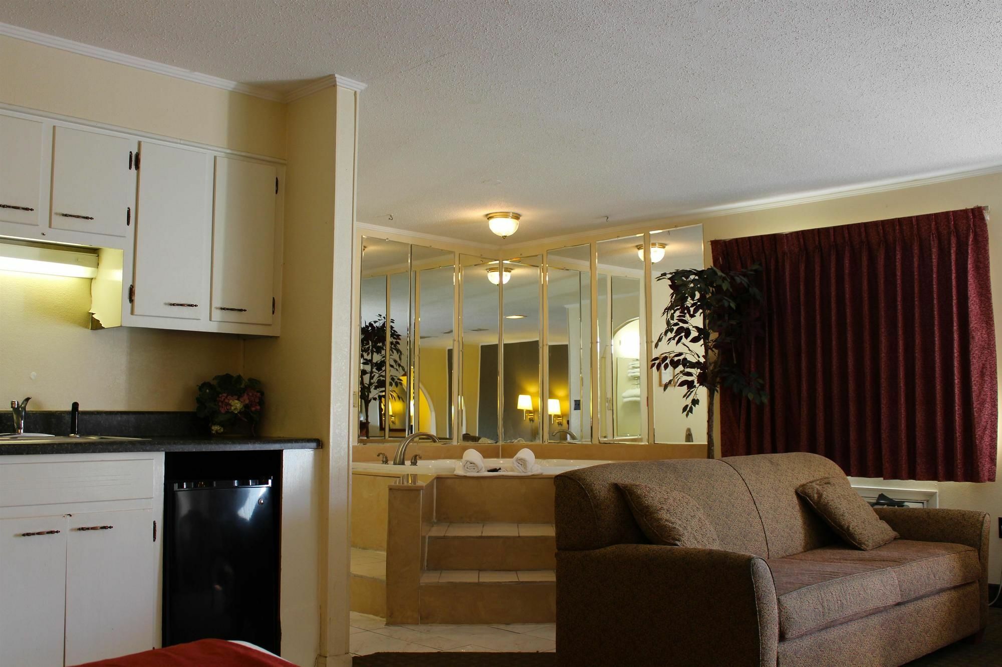 Lake View Inn & Suites Killen Bagian luar foto